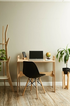 ESCRITORIO ESCANDINAVO + SILLA EAMES NEGRA - comprar online