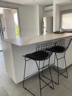 Banqueta Bertoia Negra con Almohadón - Meraki Design BA - Muebles y Objetos de decoracion para tu hogar, oficina o comercio!