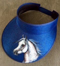 Viseira de palha azul com cavalo pintado à mão - comprar online