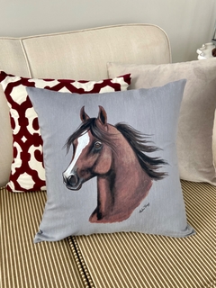 Capa de Almofada cavalo no cinza - comprar online