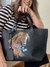 Bolsa Shopbag cinza com alça preta em couro - (cópia)