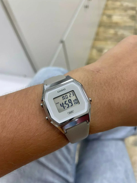Reloj Casio LA680WEL 8D Vintage Digital malla de cuero