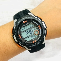 Reloj Pro Space PRO-013 Para Hombre Digital Caucho Sumergible Negro Con Detalles Naranja