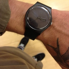 Reloj Swatch SO29B706 Black Rebel Unisex malla de silicona doble calendario en internet