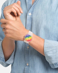 Reloj Swatch SO29K701 Pride Stripe Fierce Orgullo LGBTQIA unisex malla de plástico transparente