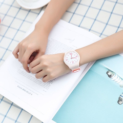 Reloj Swatch SUOP400 ENGLISH ROSE para dama malla de silicona con calendario