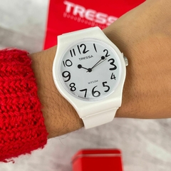 Reloj TR-001 Tressa Fun (Grande) Blanco Con Números Negros Dama