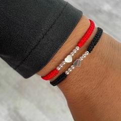 Pulsera Cordón rojo-negro con dije corazòn