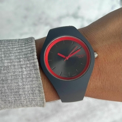 Reloj Knock out 8740 malla de caucho negro y rojo