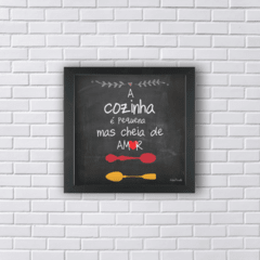 Quadro a cozinha é pequena mas cheia de amor