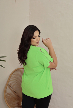 Blusa Givy 3453 crepe com detalhe na manga plus size - comprar online