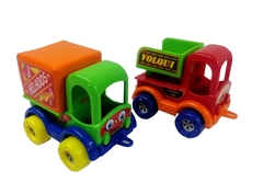 Set de 2 camioncitos con enganches. Art N° 603-bis