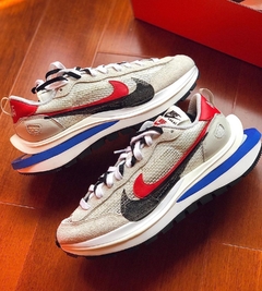 Tênis Sacai x Nike Vaporwaffle