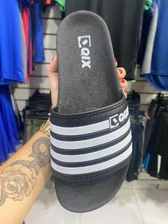 CHINELO QIX PRETO/BRANCO na internet