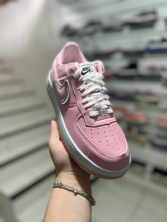 Tênis Air Force 1 - Rosa/branco na internet