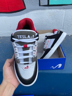 TENIS TESLA COIL BRANCO E VERMELHO - comprar online