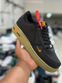 TÊNIS NIKE AIR FORCE QUALIDADE NACIONAl PRETO E LARANJA