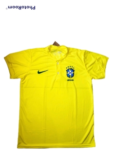 CAMISETA BRASIL NIKE COM BOTÃO