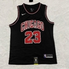 Camiseta Basquete Oficial NBA Chicago Bulls Jordan 23 Preta Edição Jogador Silk