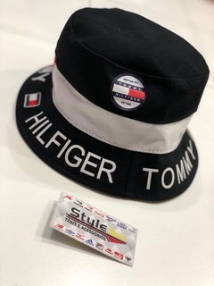 Chapéu Bucket Hat Tommy Hilfiger na internet