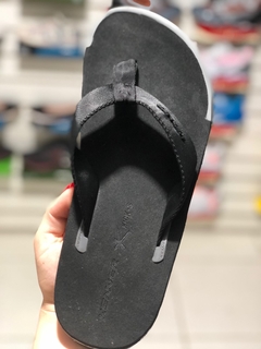 CHINELO KENNER PRETO/CINZA