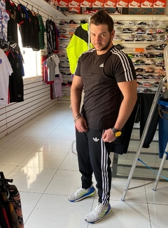 KIT ADIDAS CAMISETA E CALÇA