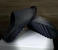 Chinelo Adidas Yeezy "Bonekanye West X Yeezy Slide - comprar online