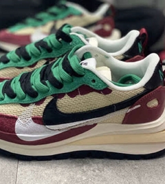 Tênis Sacai x Nike Vaporwaffle - styletenis