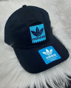 Boné Adidas na internet