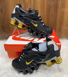 TENIS NIKE SHOX 12 MOLAS IMPORTADO VIETNAN PRETO E DOURADO