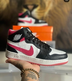 TÊNIS NIKE AIR JORDAN 1 na internet