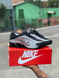 NIKE SHOX  R4