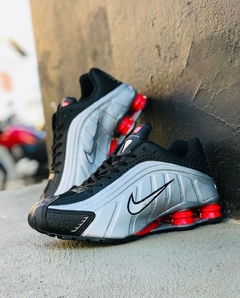 NIKE SHOX R4