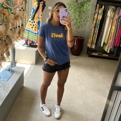 Camiseta Feminina Levi's Azul e Amarelo - comprar online