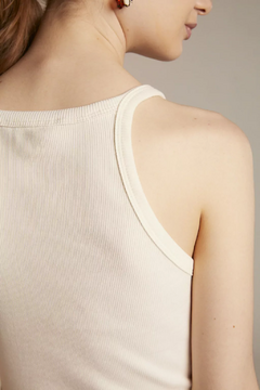 MUSCULOSA LIMERO OFF WHITE en internet