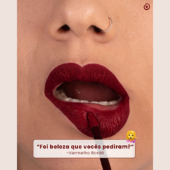 Batom Ultrafix Vermelho Bordô Ar Maquiagem 4ml Abelha Rainha À Prova Do Beijo Dura o Dia Todo REF 4898