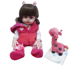 Boneca Bebê Realista Manu Girafinha Silicone Pode dar Banho Com 11 Acessórios