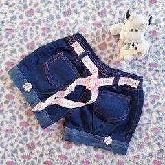 Short Jeans Feminino com Detalhe de Flor na internet