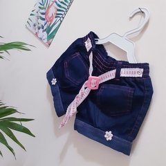 Short Jeans Feminino com Detalhe de Flor