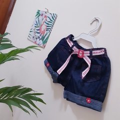 Short Jeans Feminino com Detalhe de Flor - Importados da Malu