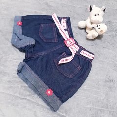 Imagem do Short Jeans Feminino com Detalhe de Flor