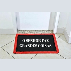 Tapete Em PVC Capacho Super Resistente Com Frases De Deus Bíblicas 60x40cm - comprar online