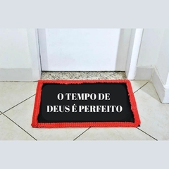 Tapete Em PVC Capacho Com Frase O Tempo de Deus é Perfeito - comprar online