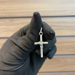 Pingente Cruz Amarrada Pequena 2,4X1,5cm Prata Legítima 925 - comprar online