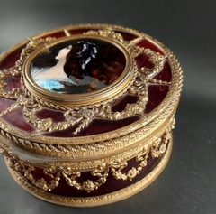 Caja en bronce calado y esmalte de Limoges en internet