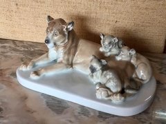 Grupo en porcelana alemana de la manufactura Ens, leones. - comprar online