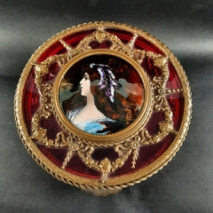 Caja en bronce calado y esmalte de Limoges