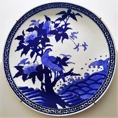 Plato de gran tamaño en porcelana japonesa