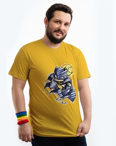 Camiseta Batman em tinta e rabiscos