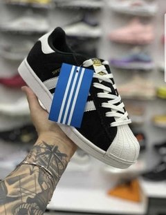 Adidas superstar camurça